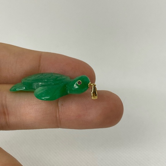14K Gold Natural Jade Handcarved Turtle With Ruby Eyes Pendant - Picture 2 of 6